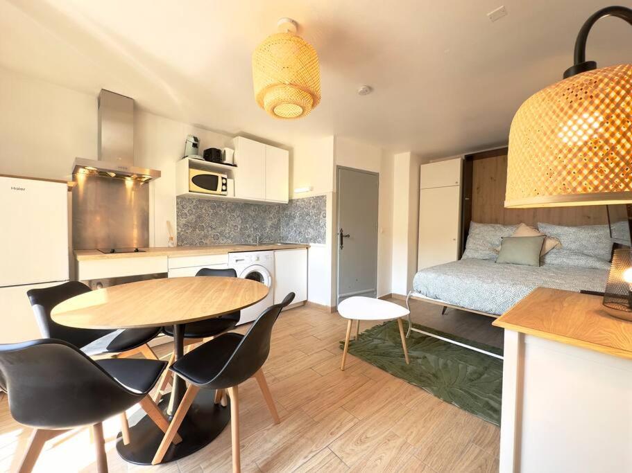 Charmant Studio A 200M Du Gardon Ремулен Экстерьер фото