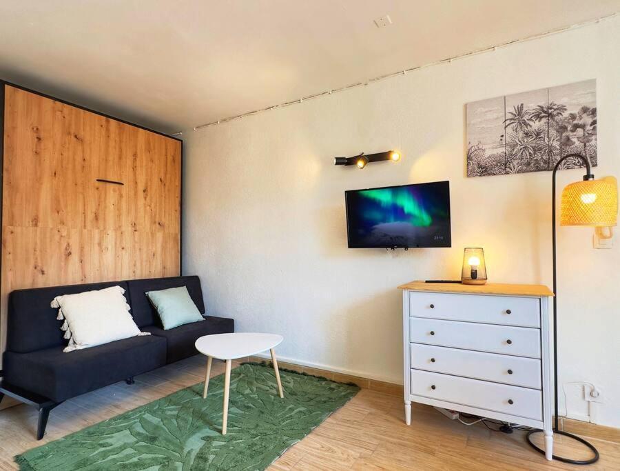 Charmant Studio A 200M Du Gardon Ремулен Экстерьер фото